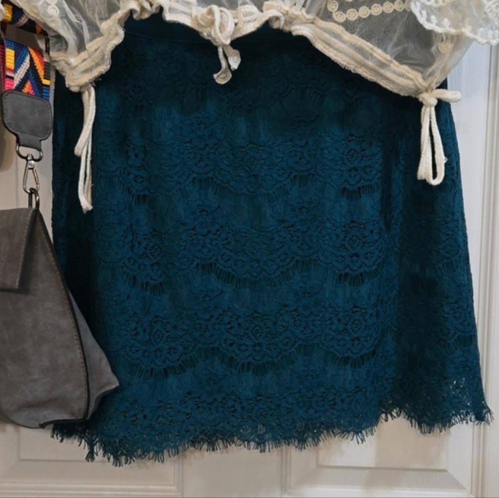 ☢️3 For $20.Forever 21 teal lace mini skirt